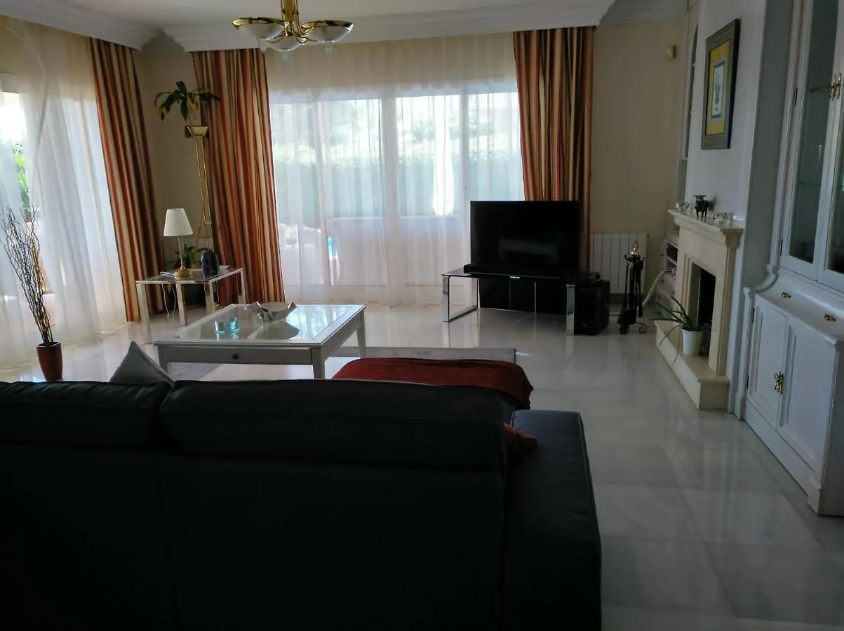 Casa La Familia Villa Mijas