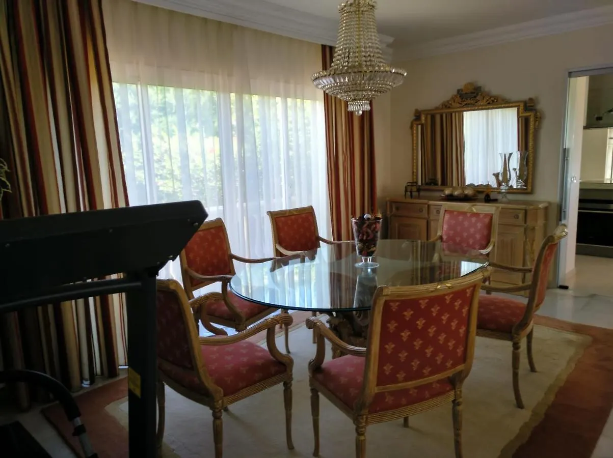 Casa La Familia Villa Mijas 0*,